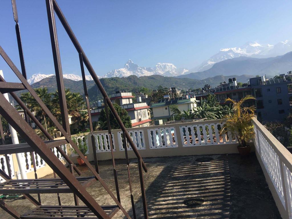 Trekkers Lodge Pokhara Esterno foto